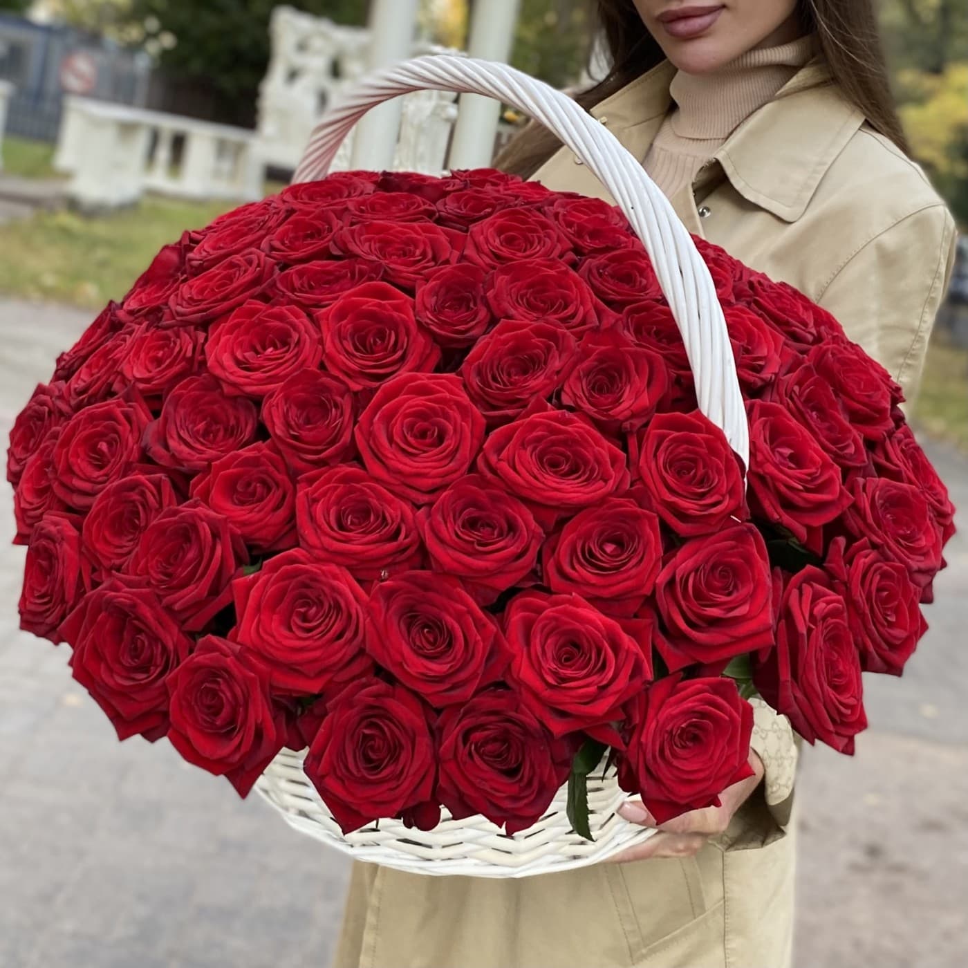 101 красная роза в корзине (цвет на выбор) — фото 3 — купить в Сочи — фото 3