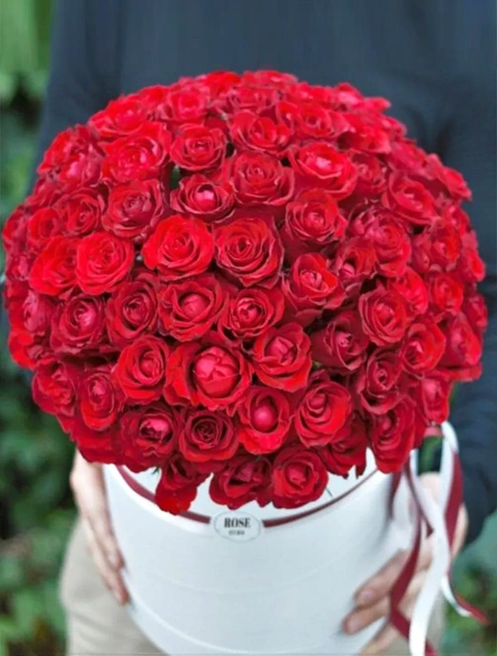 101 красная роза в шляпной коробке