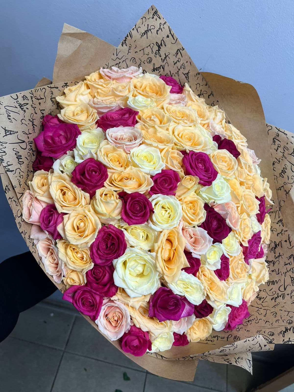 101 роза микс — фото 2 — купить в Краснодаре — фото 2