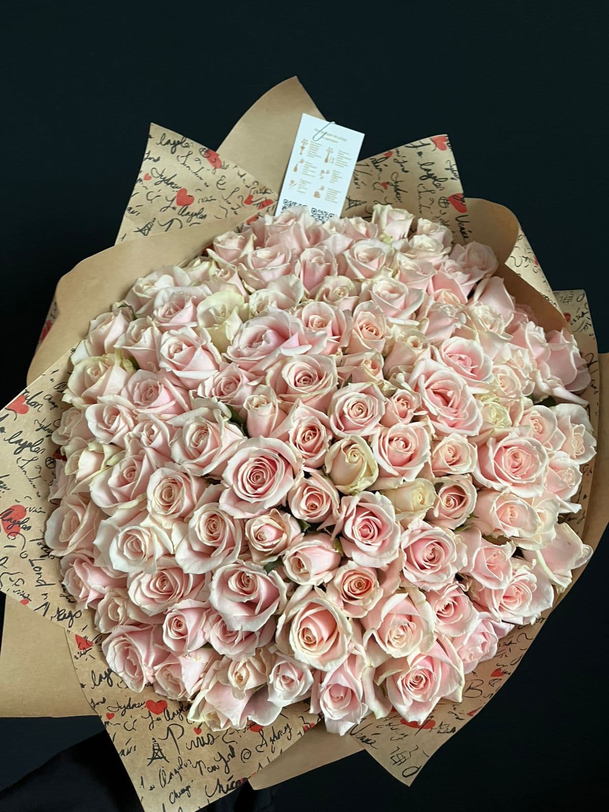 101 роза нежно розовая