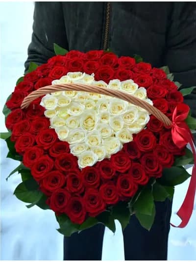 101 роза в корзине "сердце"