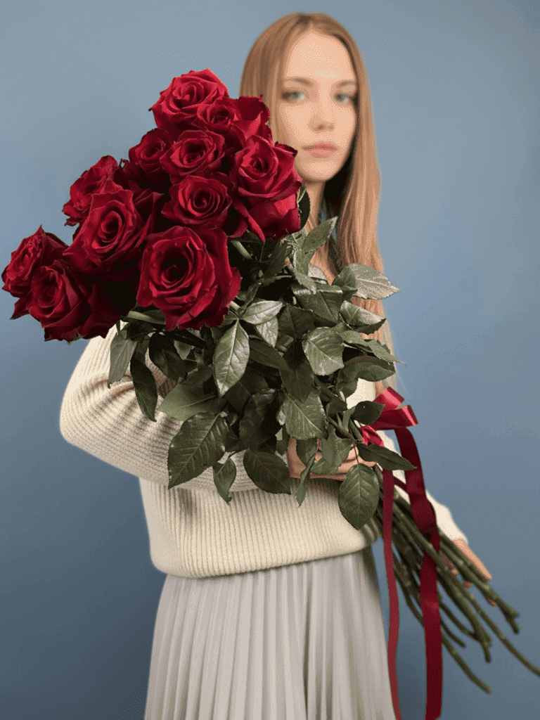 11 эквадорских роз 80 см (цвет на выбор) — фото 1 — купить в Сочи