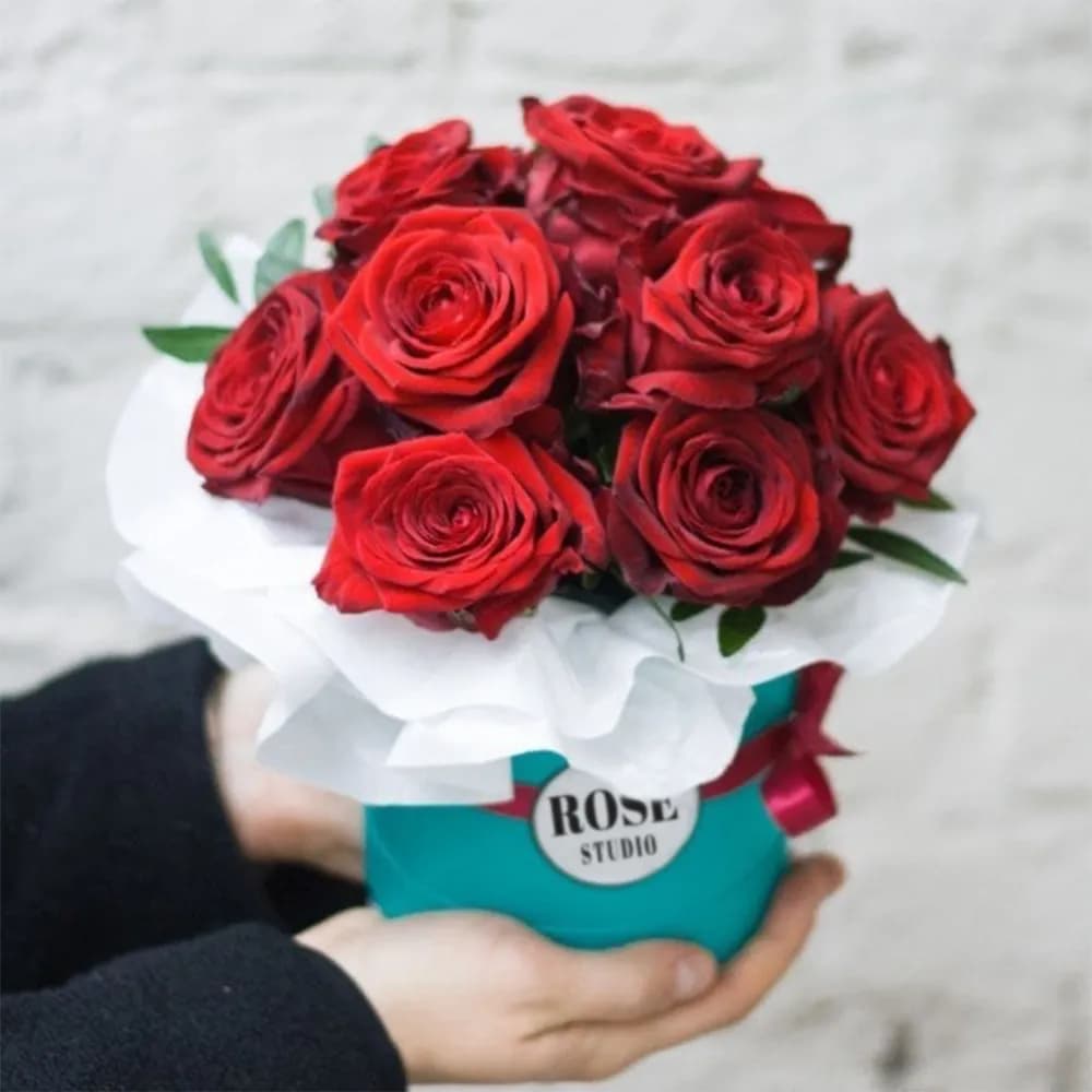 11  роз в шляпной коробке (цвет на выбор)