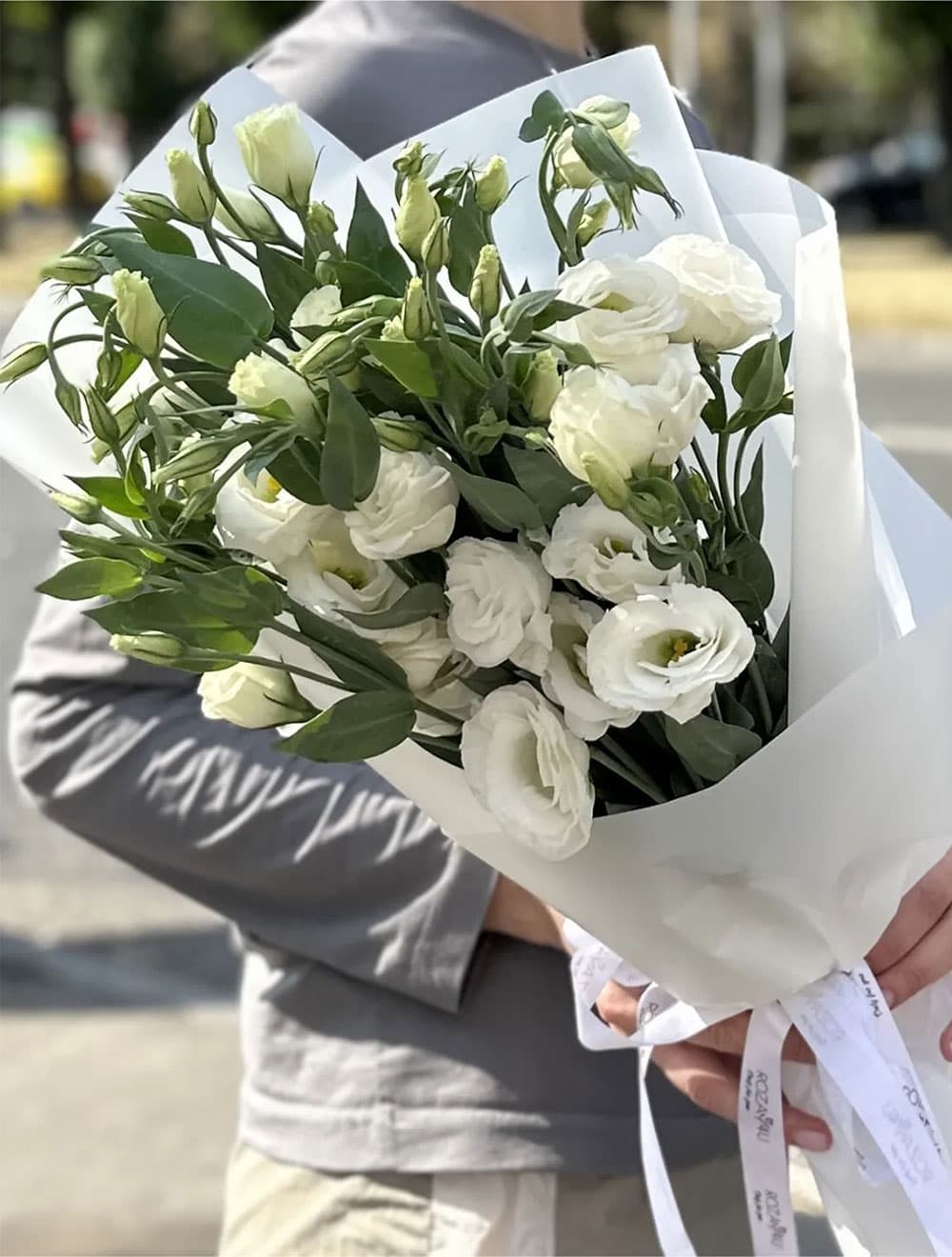 11 веток белой эустомы — купить в Сочи