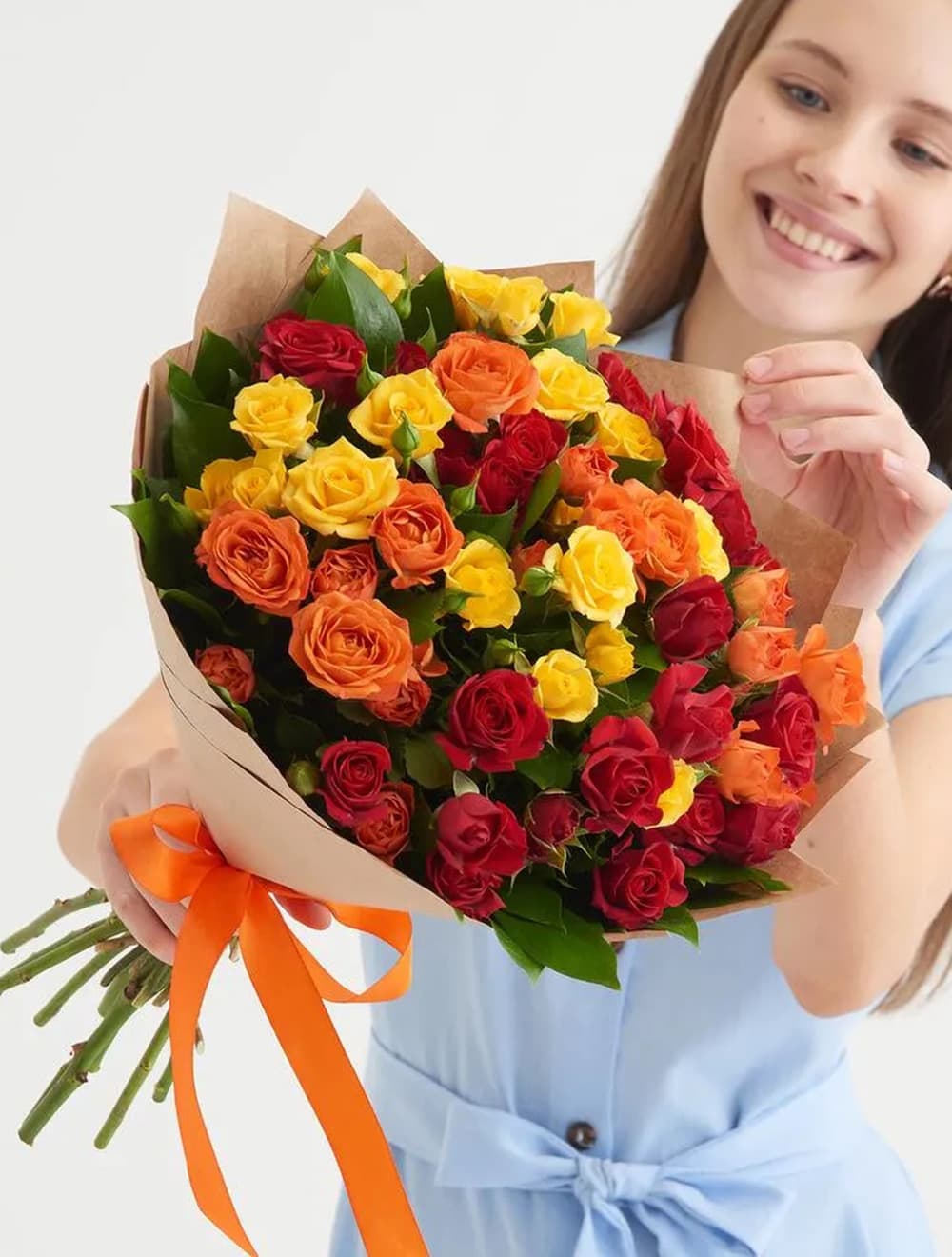 11 ярких кустовых роз — фото 1 — купить в Краснодаре