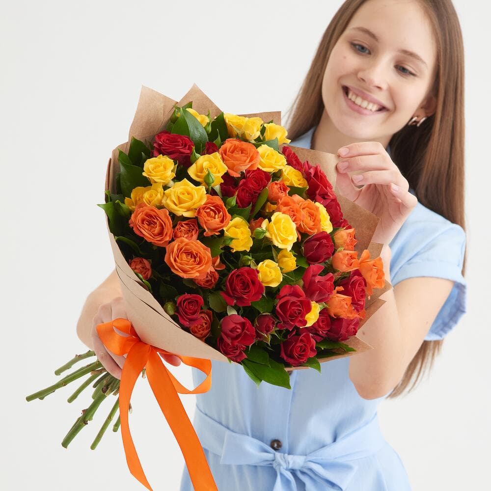 11 ярких кустовых роз — фото 1 — купить в Волгограде