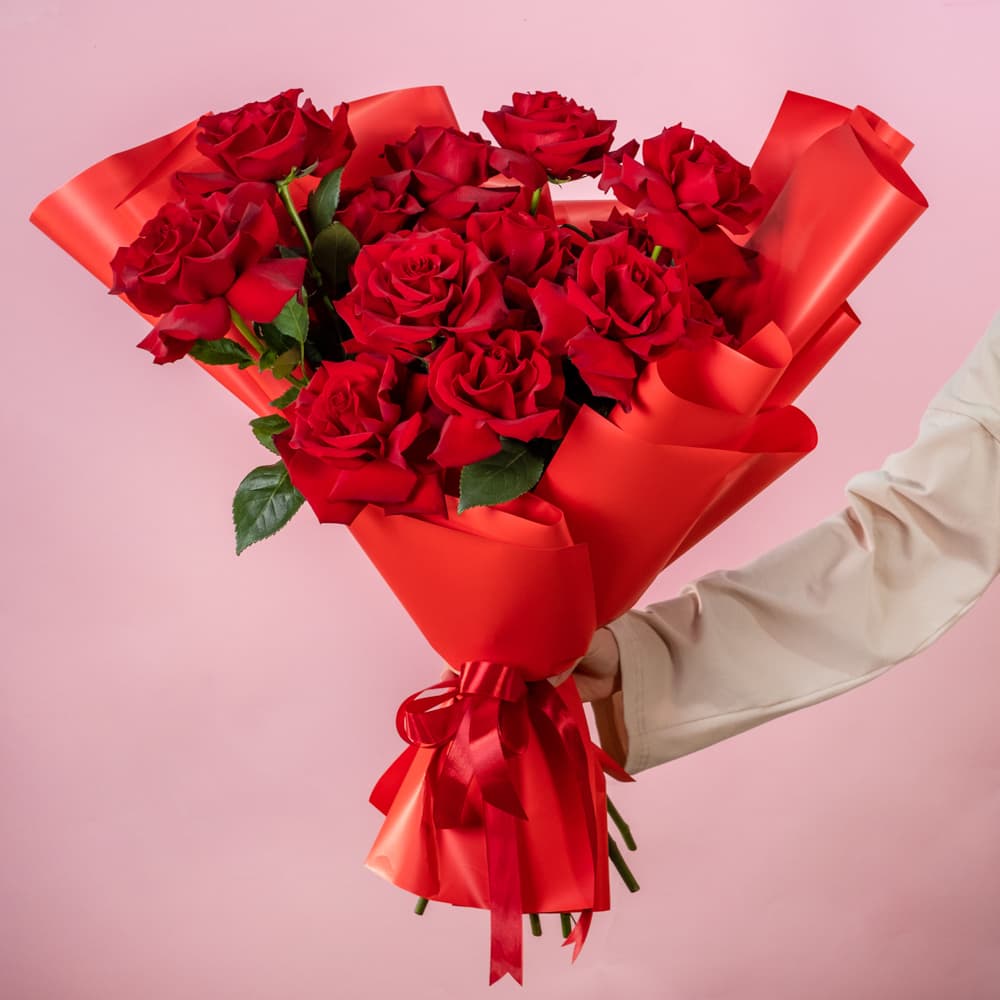 15 французских роз с эвкалиптом (цвет на выбор) — фото 2 — купить в Сочи — фото 2