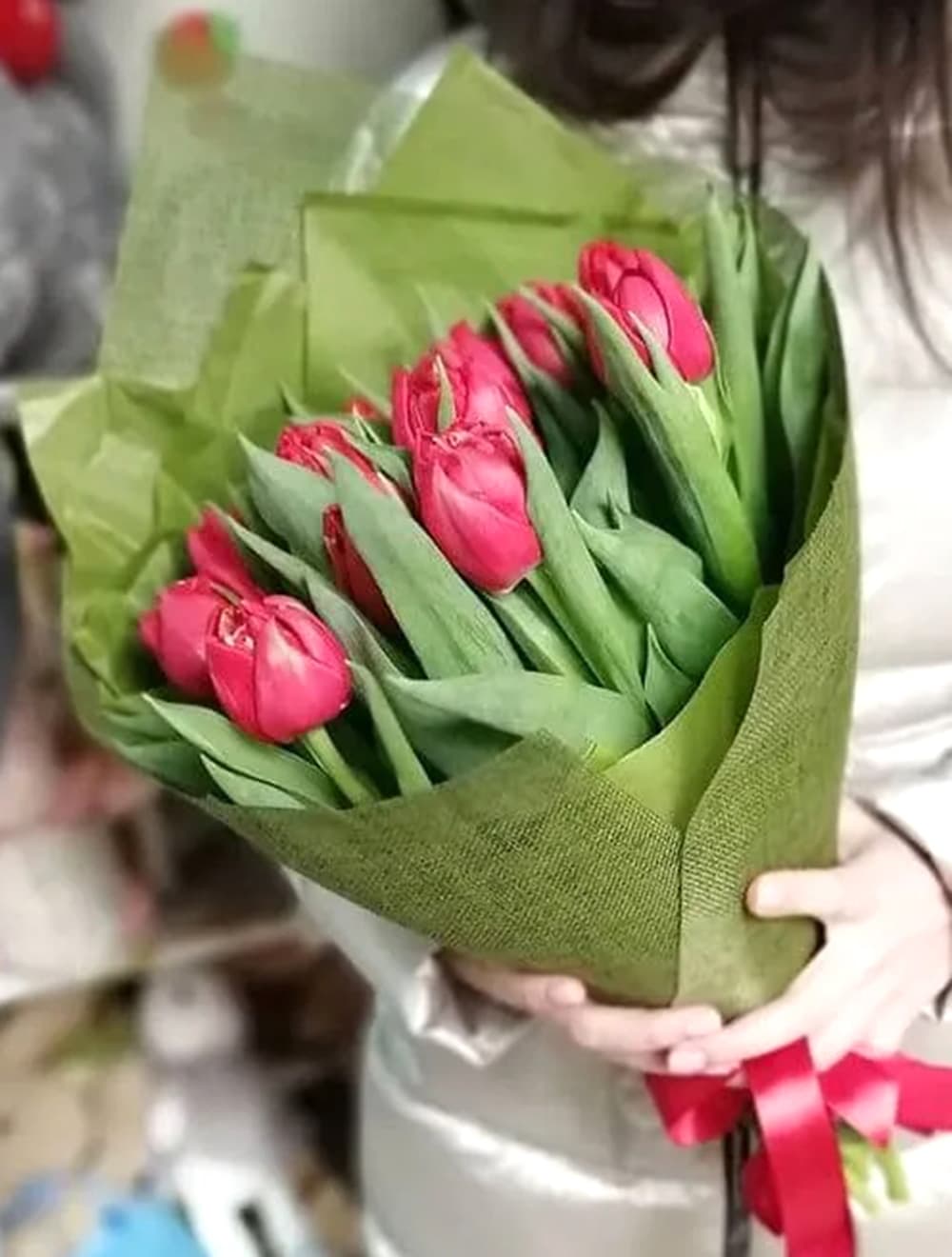 15 пионовидных тюльпанов