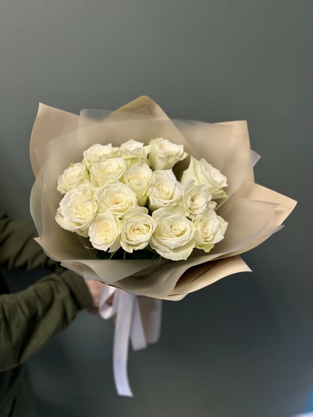 15 роз белых роз "Classic" — купить в Сочи