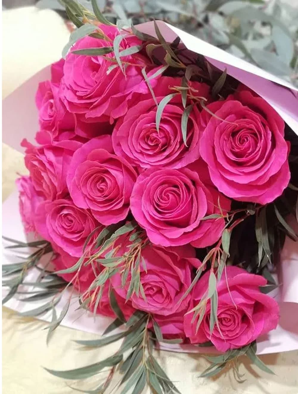 15 роз с зеленью — купить в Сочи