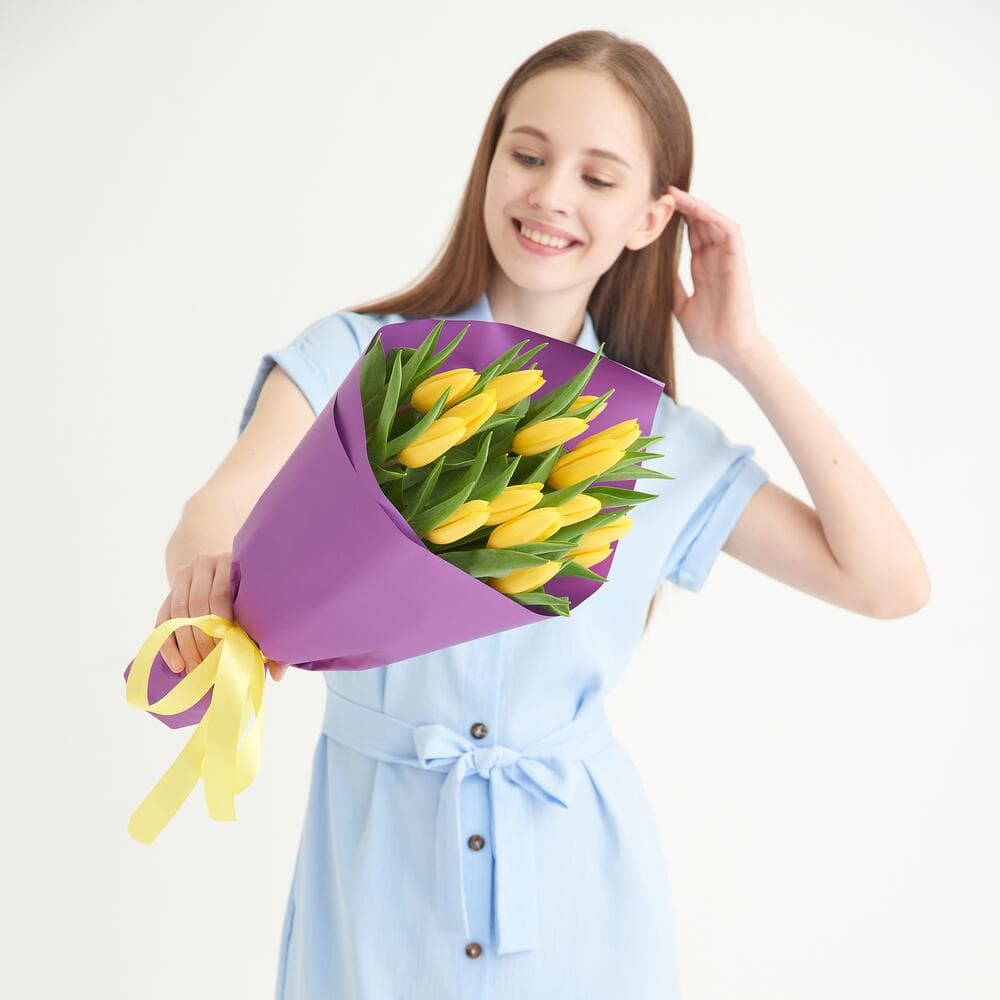 15 желтых тюльпанов — фото 2 — купить в Краснодаре — фото 2
