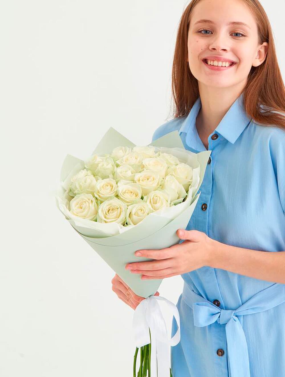 19 белых роз — фото 1 — купить в Сочи