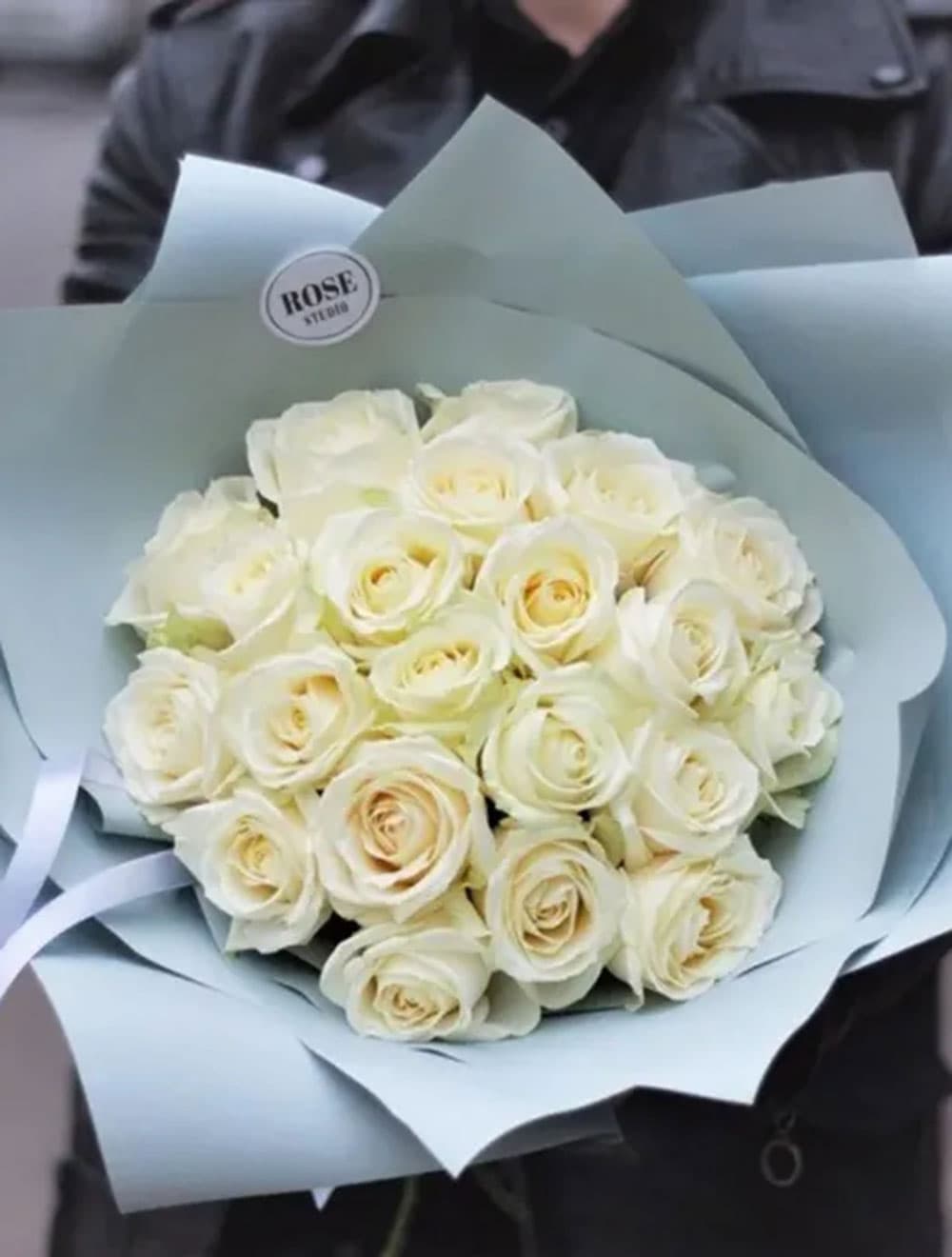 21 белая роза — фото 1 — купить в Сочи