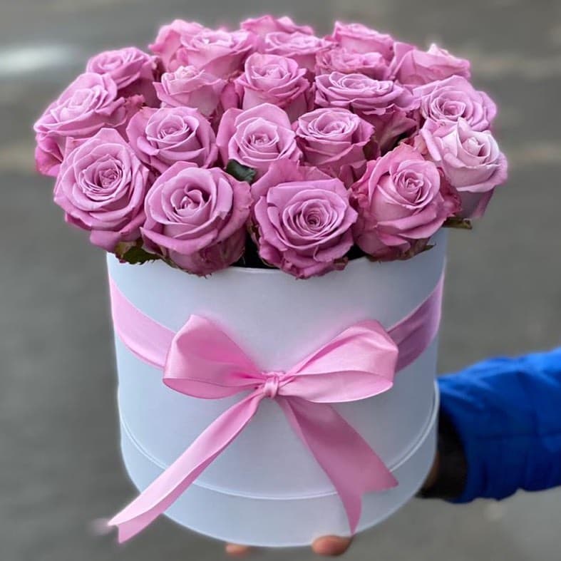 21 роза в шляпной коробке