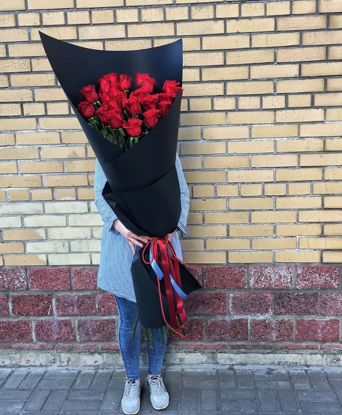 25 эквадорских роз Black — купить в Сочи