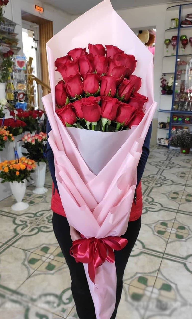 25 голландских роз Фридом — купить в Краснодаре