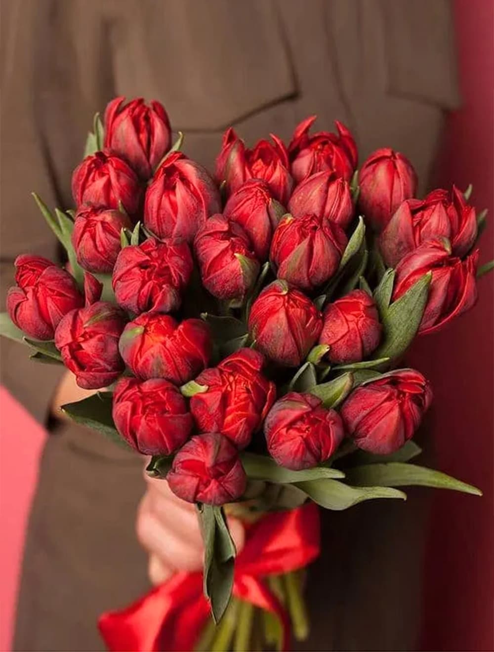 25 пионовидных тюльпанов