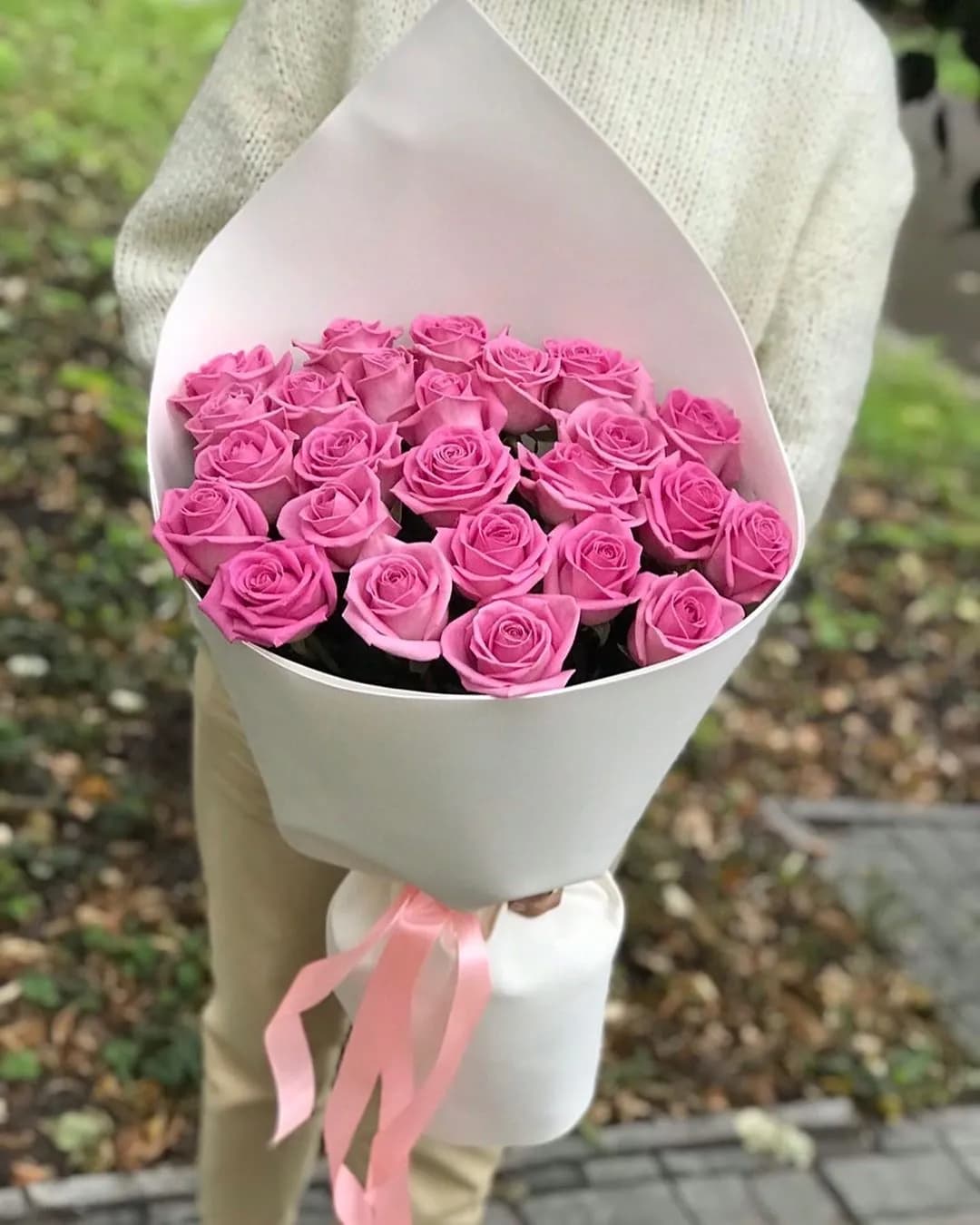 25 розовых роз 60 см — купить в Сочи