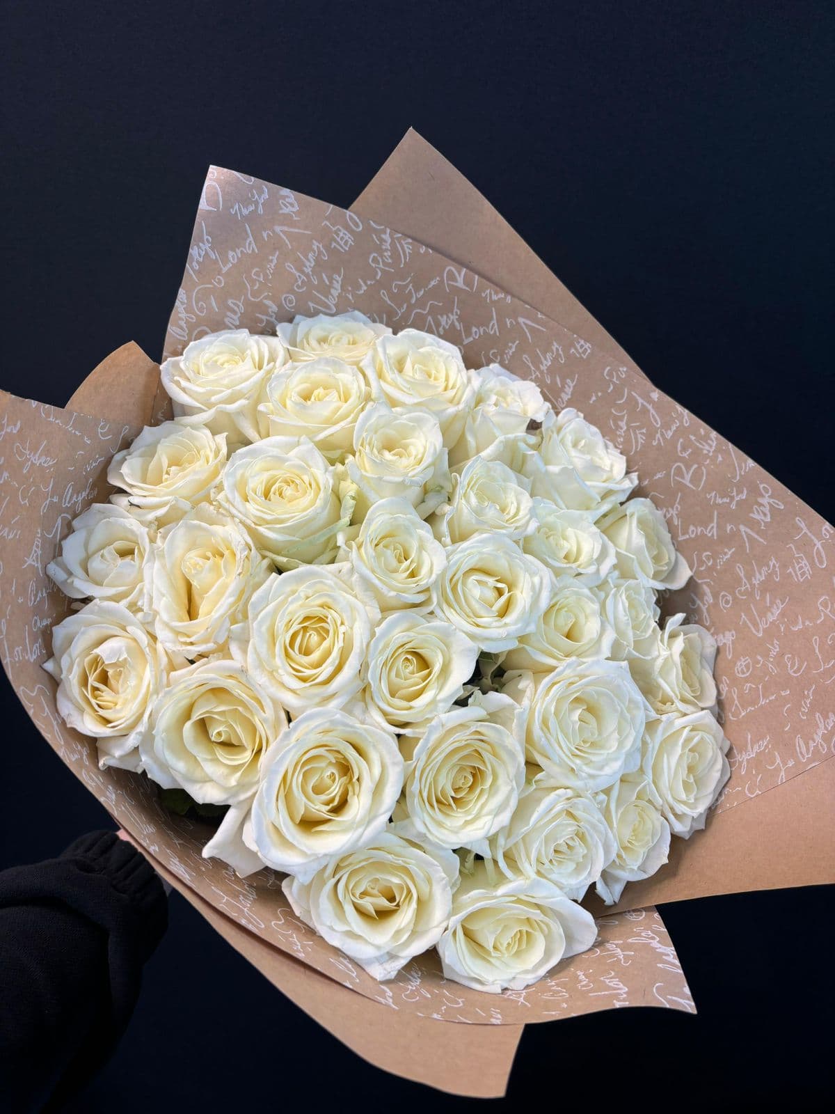 31 роза 40 см белая — фото 1 — купить в Краснодаре