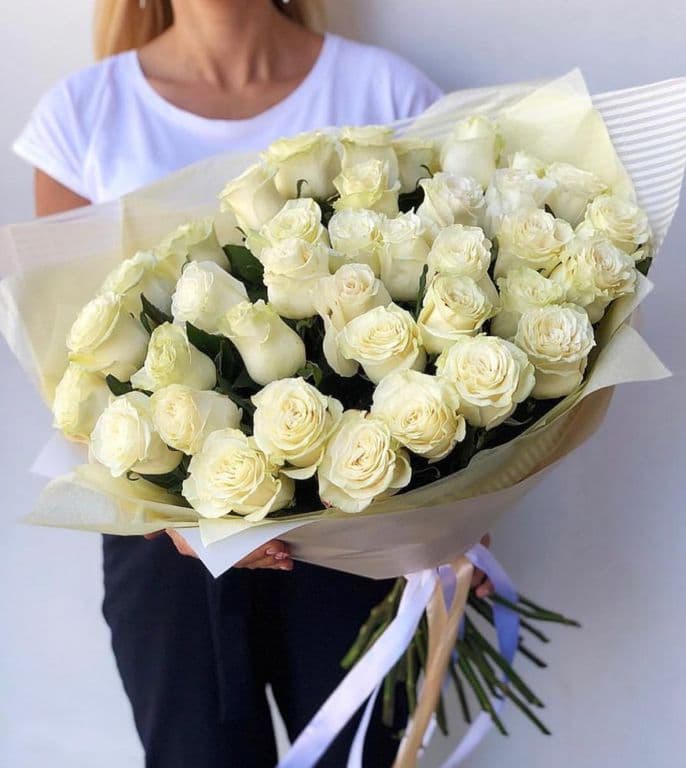35 белых голландских роз 70см — купить в Краснодаре