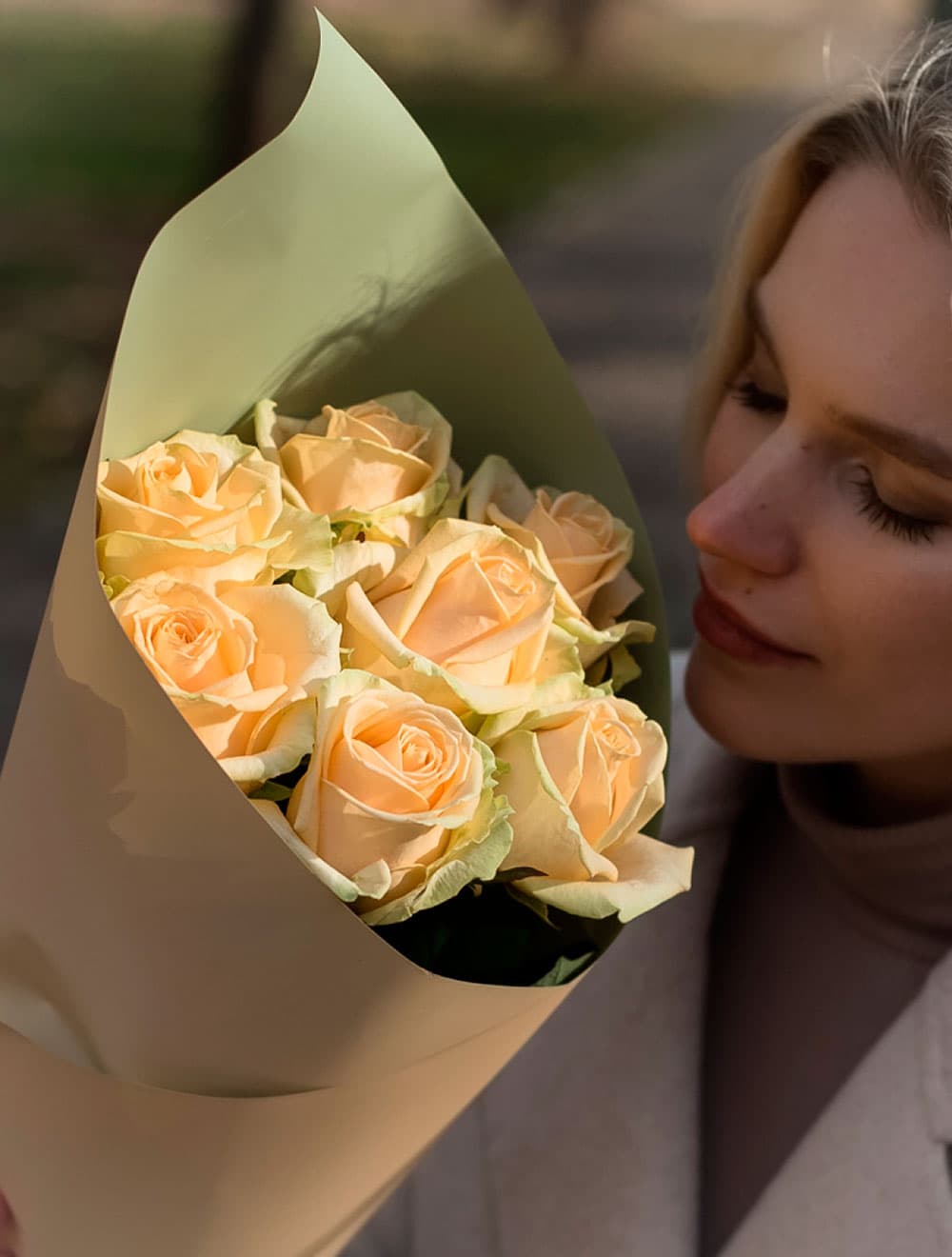7 персиковых роз — фото 1 — купить в Краснодаре