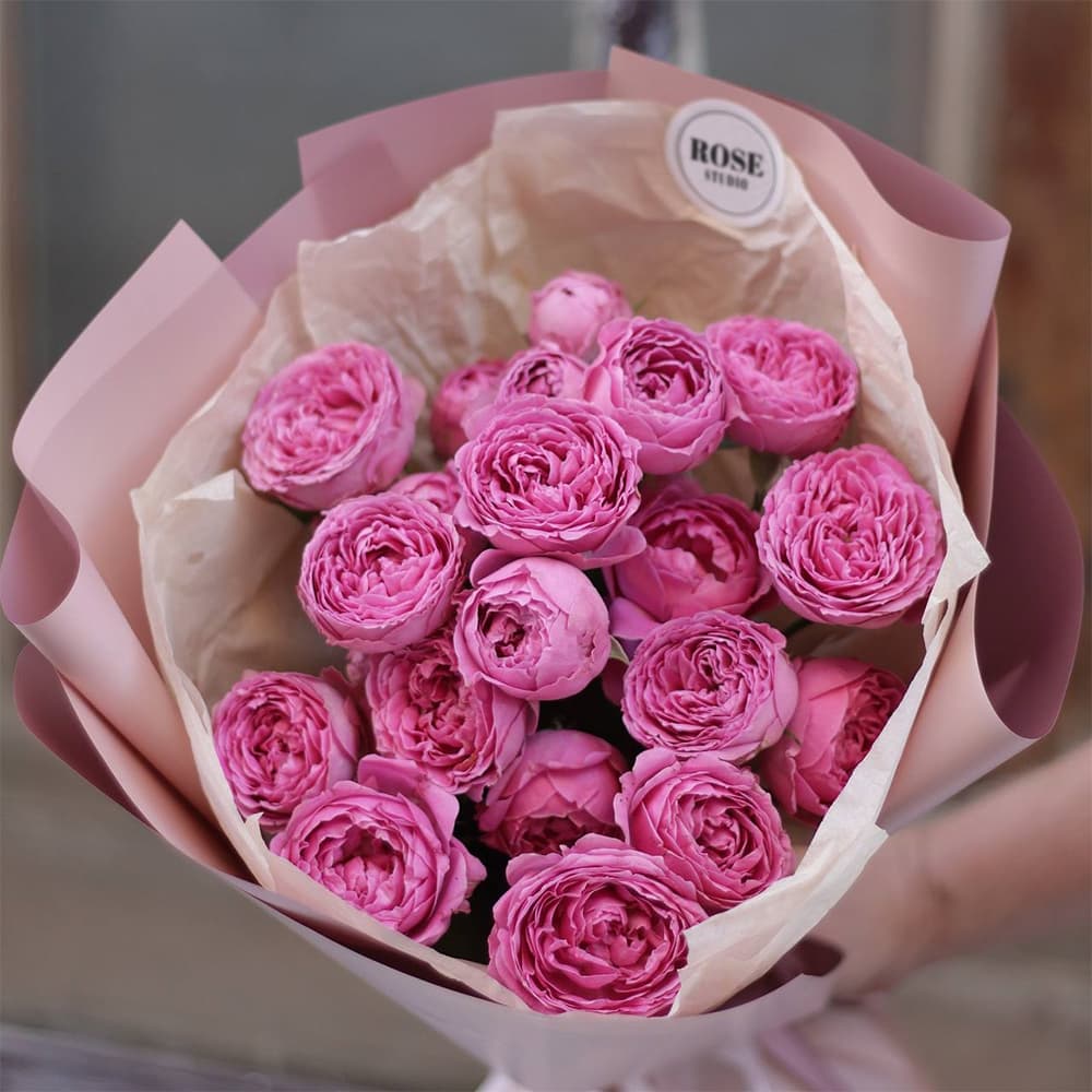 7 пионовидных роз "Misty Bubbles" — фото 1 — купить в Сочи