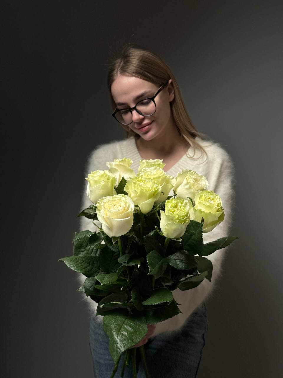 9 белых голландских роз — купить в Краснодаре