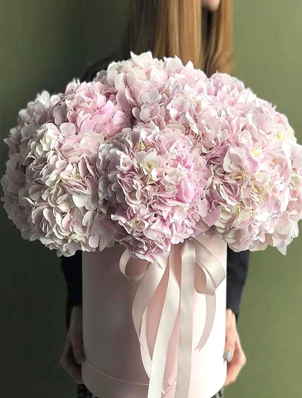 9 розовых гортензий в коробке