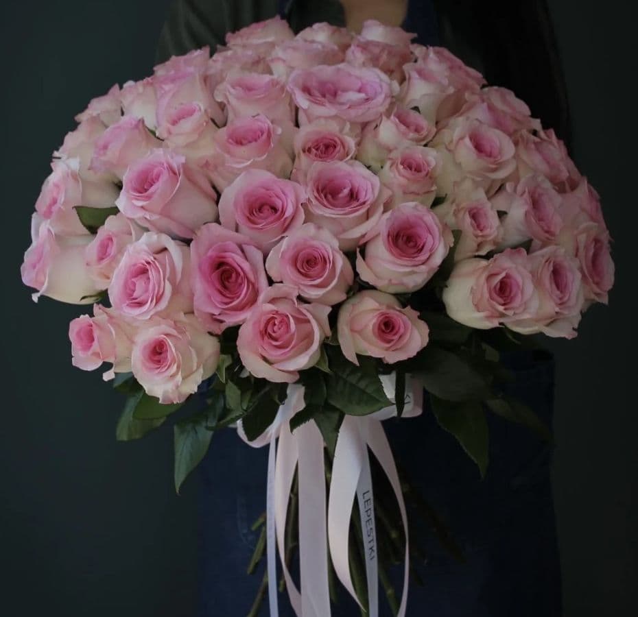 Заказать букет с открыткой и подарком в Краснодаре