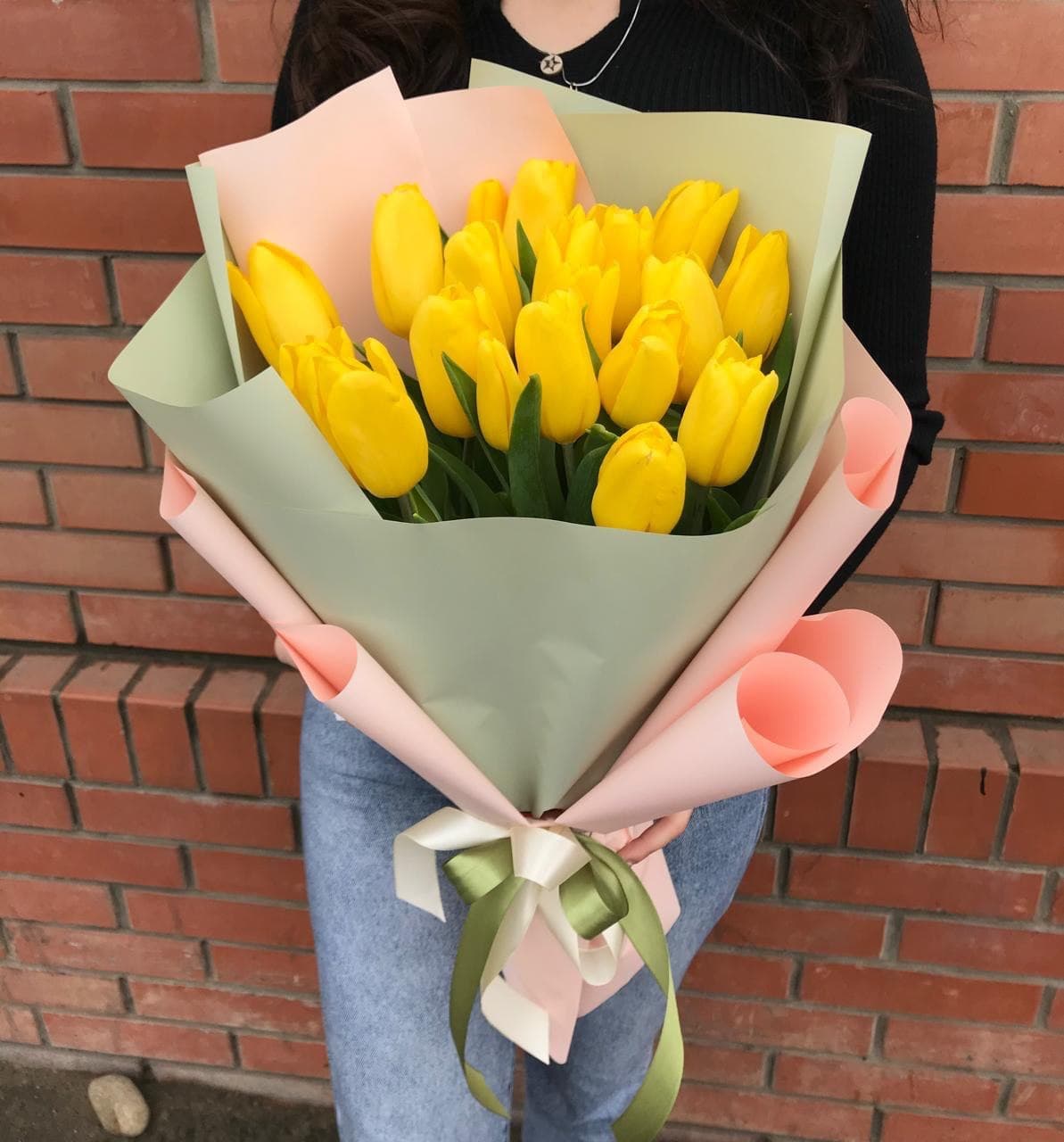 19 желтых тюльпанов — купить в Ростове-на-Дону