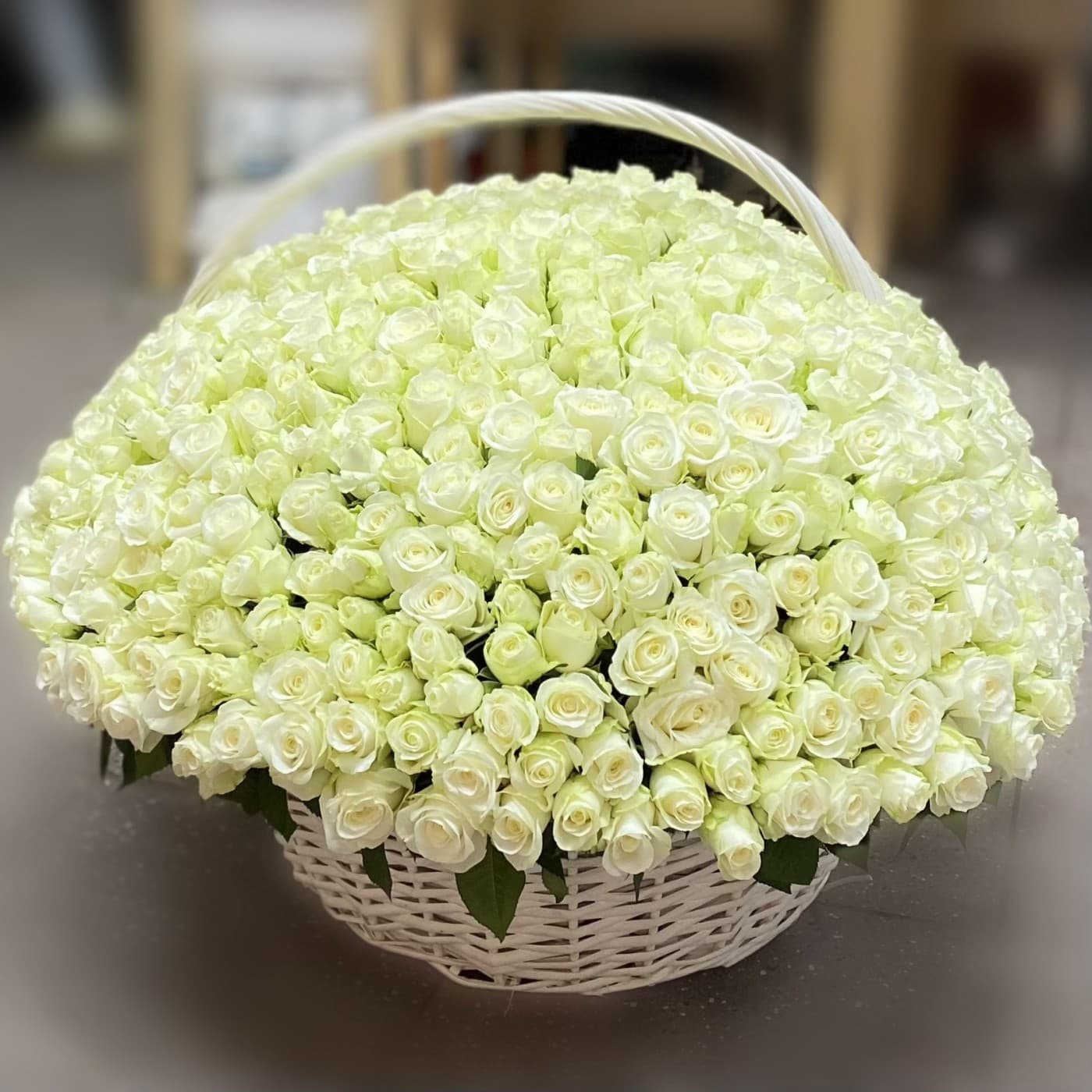 501 белая роза в корзине — купить в Краснодаре — фото 3