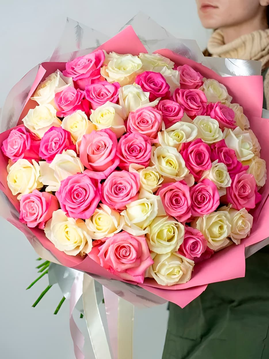 51 белая и розовая роза — купить в Ростове-на-Дону