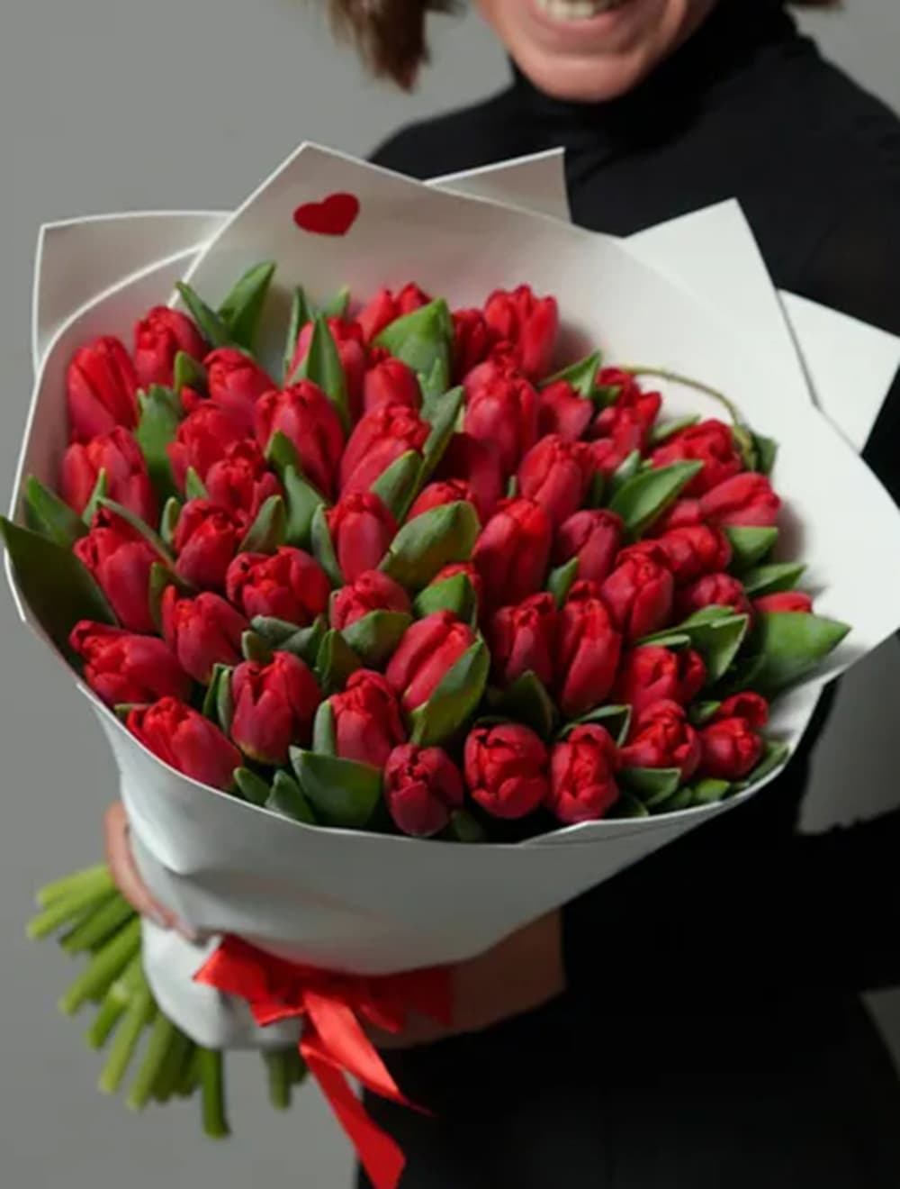Букет из 51 красного тюльпана — купить в Ростове-на-Дону