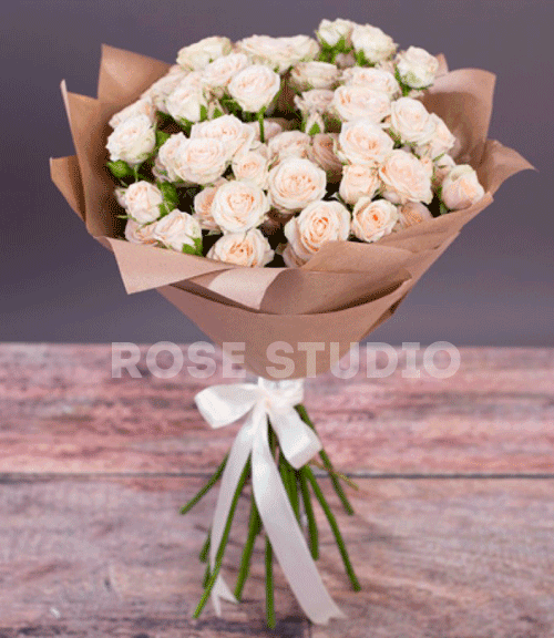 7 голландских кустовых роз  в крафте — купить в Ростове-на-Дону