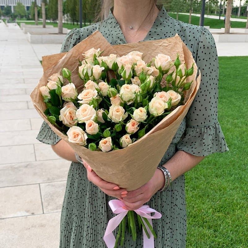 9 кремовых кустовых роз — купить в Ростове-на-Дону
