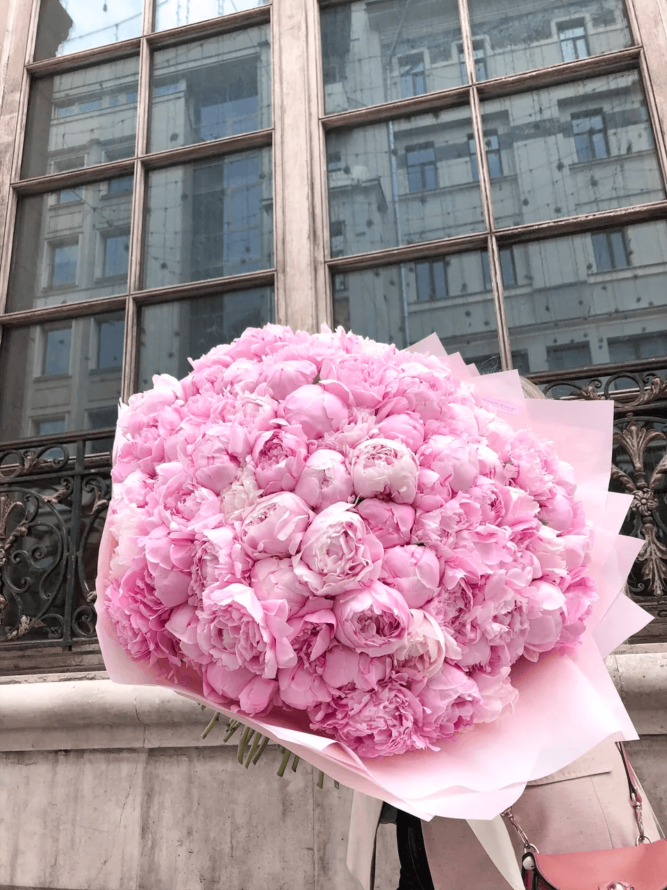 Букет из 101 пиона — фото 2 — купить в Волгограде — фото 2