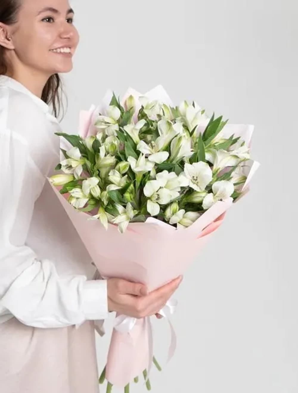 Букет из 11 белых альстромерий — фото 1 — купить в Сочи