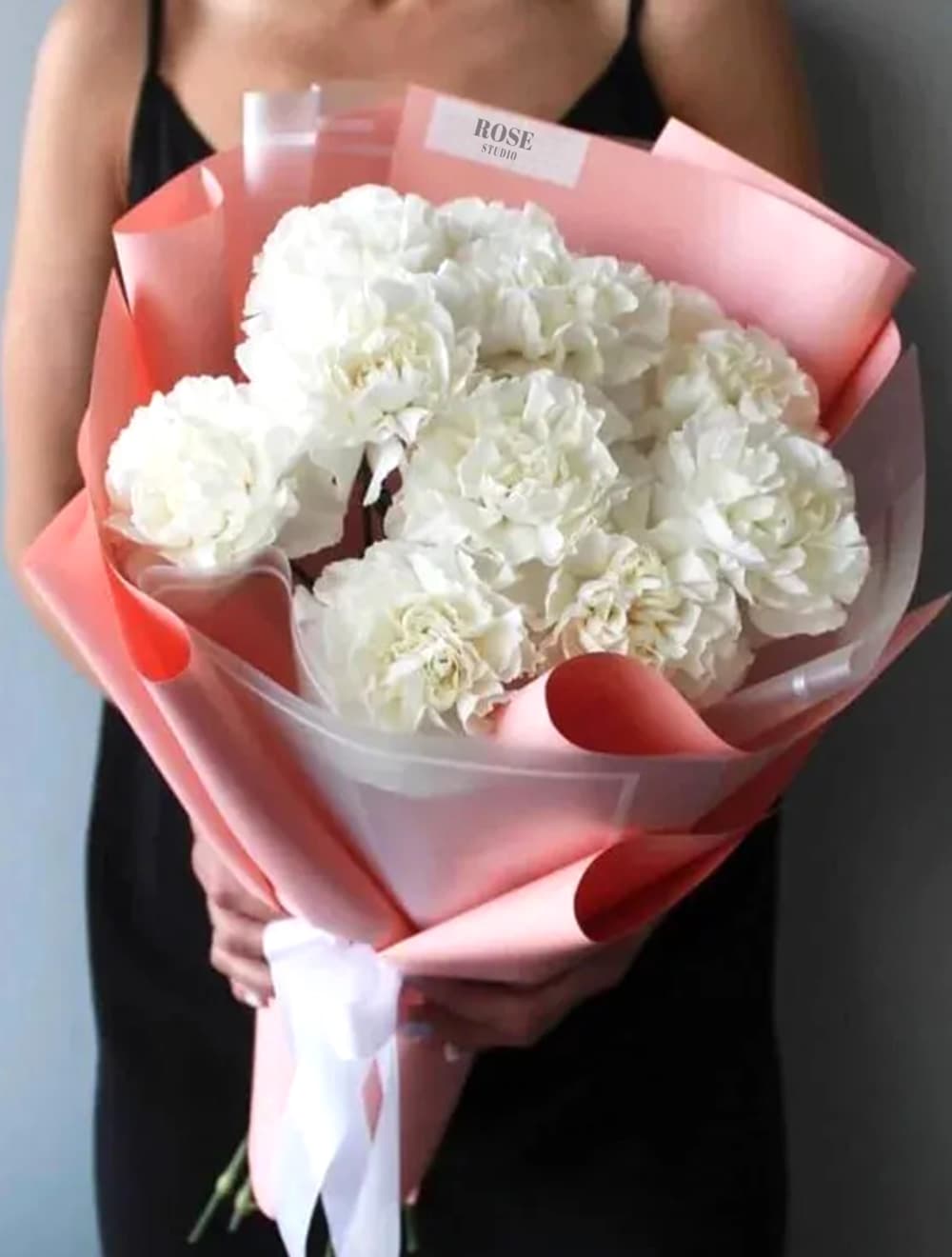 Букет из 11 белых диантусов — фото 1 — купить в Сочи