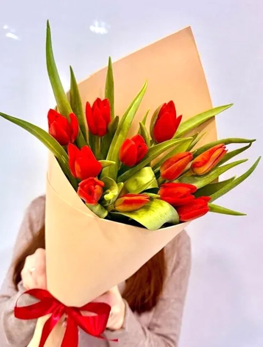 Букет из 11 красных тюльпанов — фото 1 — купить в Краснодаре