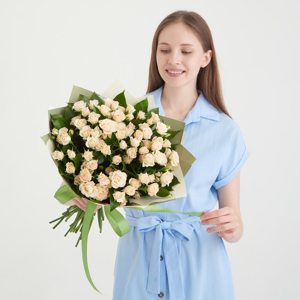 Букет из 11 кремовых кустовых роз — купить в Ростове-на-Дону