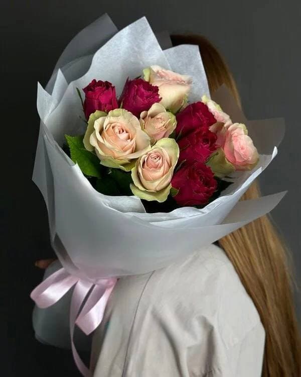 Букет из 11 роз Кения: микс — купить в Сочи