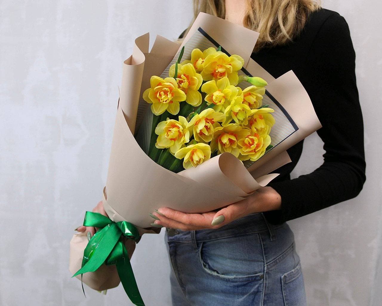 Букет из 15 нарциссов