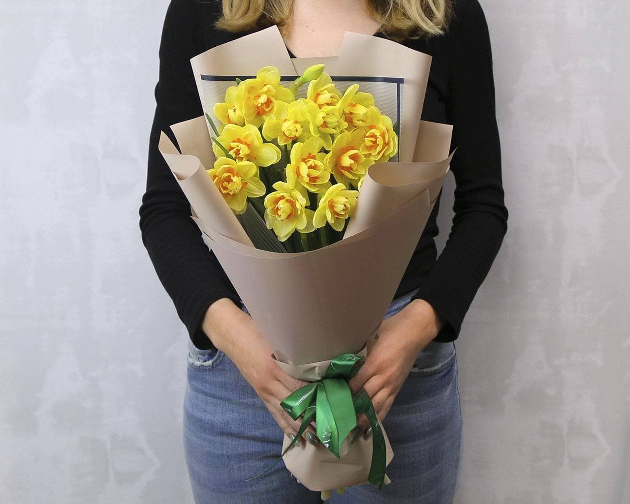 Букет из 15 нарциссов — фото 2 — купить в Краснодаре — фото 2