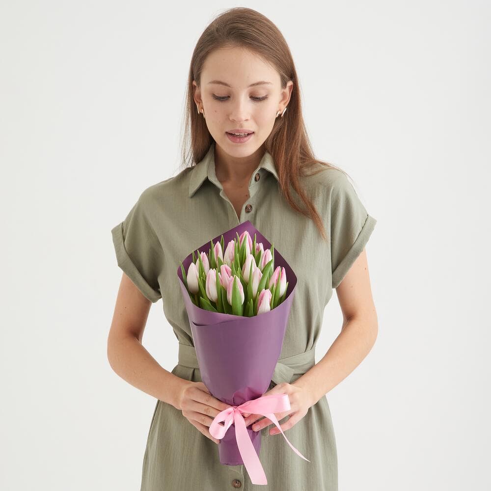 Букет из 15 розовых тюльпанов — фото 5 — купить в Сочи — фото 5