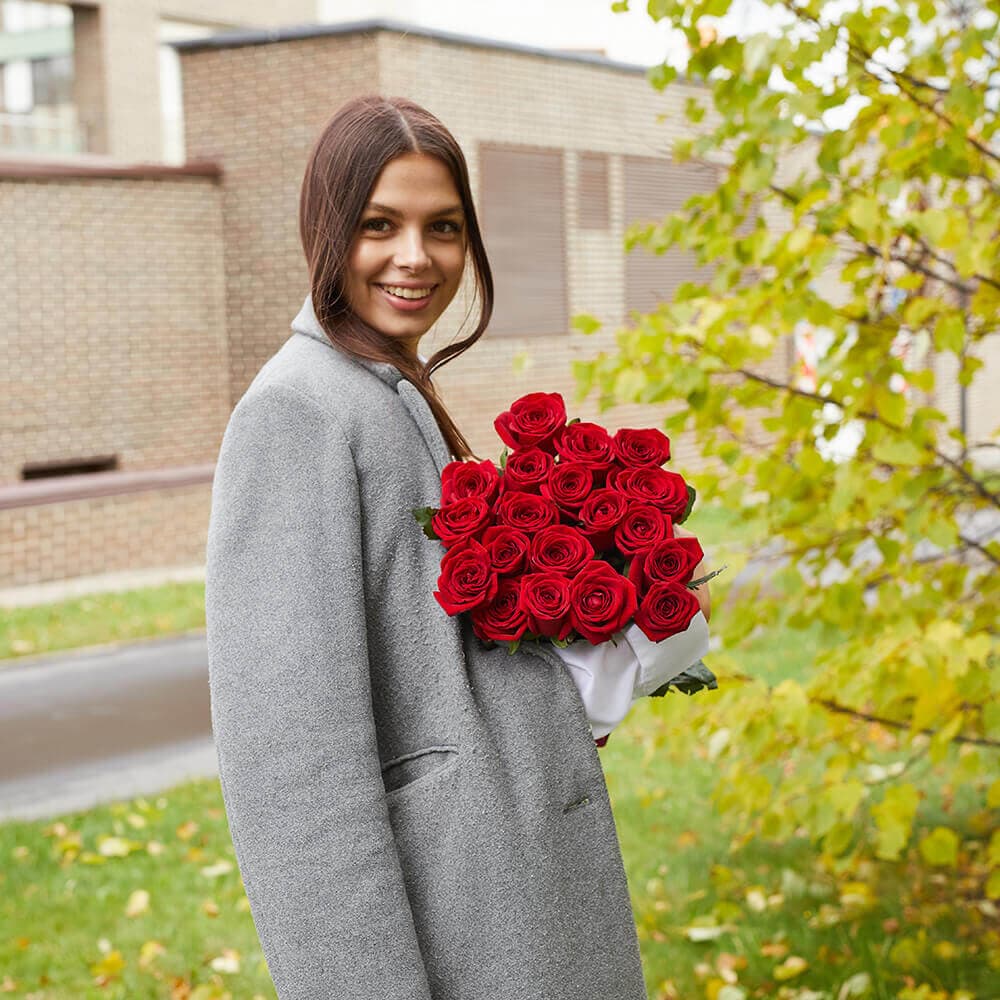 Букет из 19 красных роз — фото 2 — купить в Сочи — фото 2