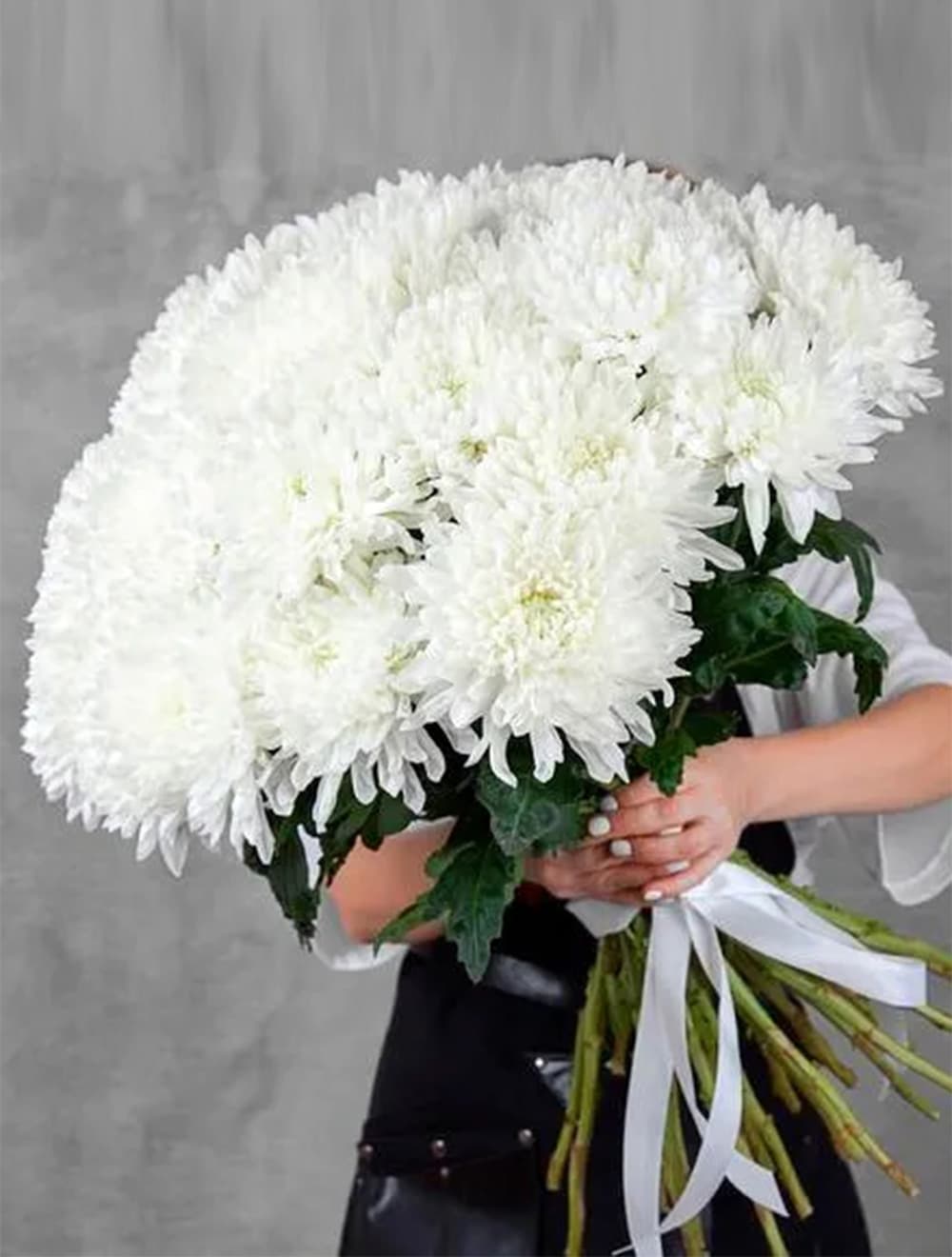 Букет из 19 шарообразных хризантем — купить в Сочи