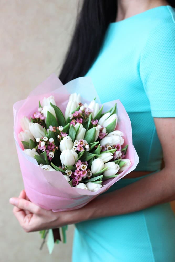 Букет из 25 белоснежных тюльпанов