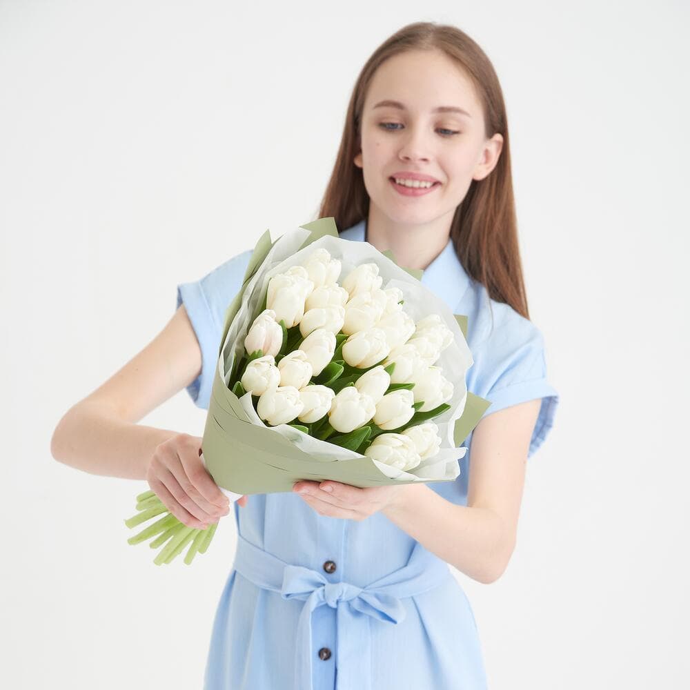 Букет из 25 белых тюльпанов