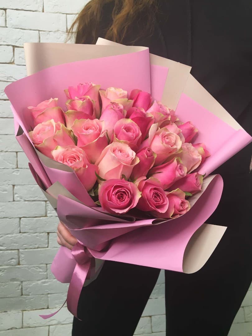 Букет из 25 кенийских роз (цвет на выбор) — купить в Сочи