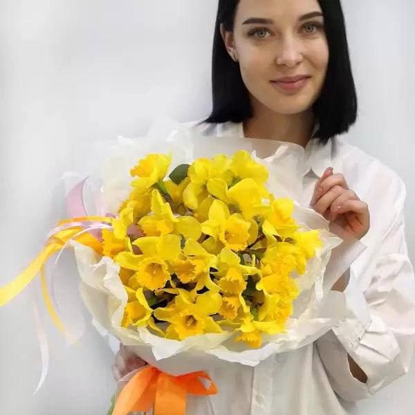 Букет из 25 нарциссов